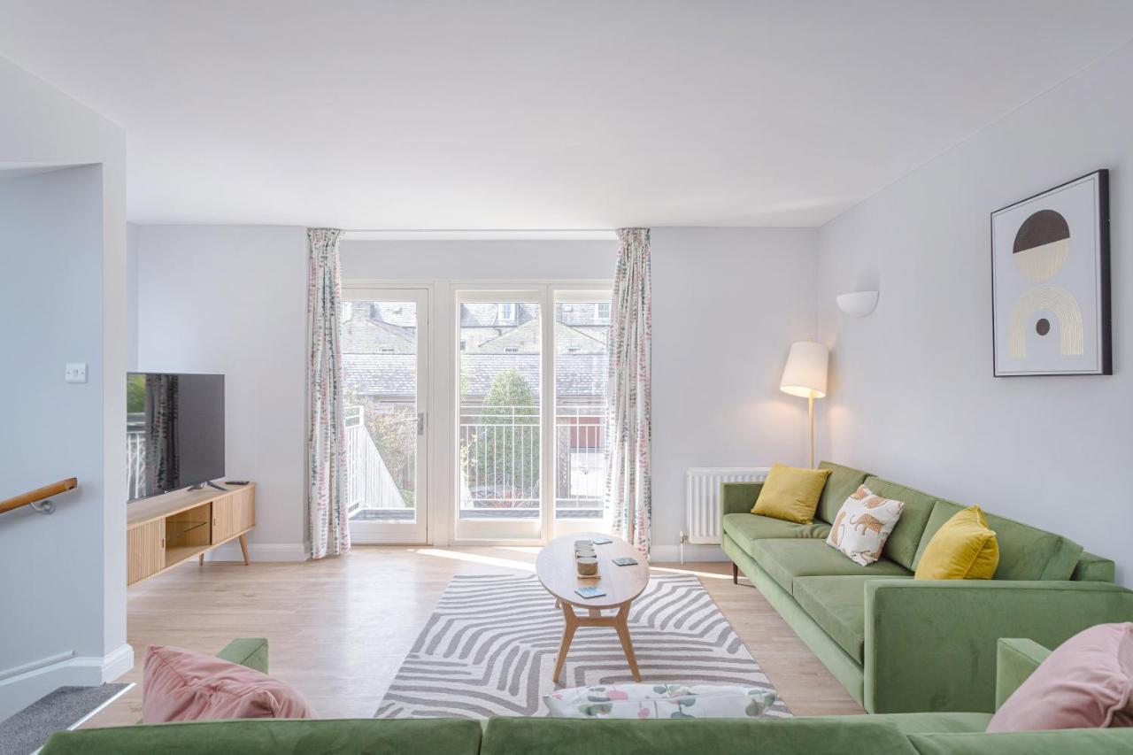 3 Bedroom Jesus Green Townhouse With Parking CBG Exterior photo