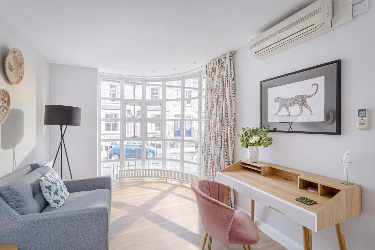 3 Bedroom Jesus Green Townhouse With Parking CBG Exterior photo