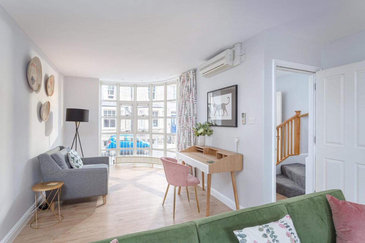 3 Bedroom Jesus Green Townhouse With Parking CBG Exterior photo