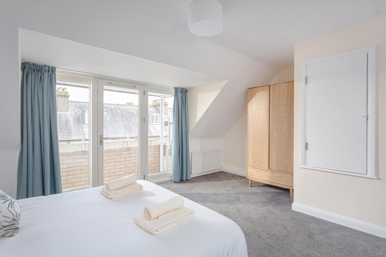 3 Bedroom Jesus Green Townhouse With Parking CBG Exterior photo