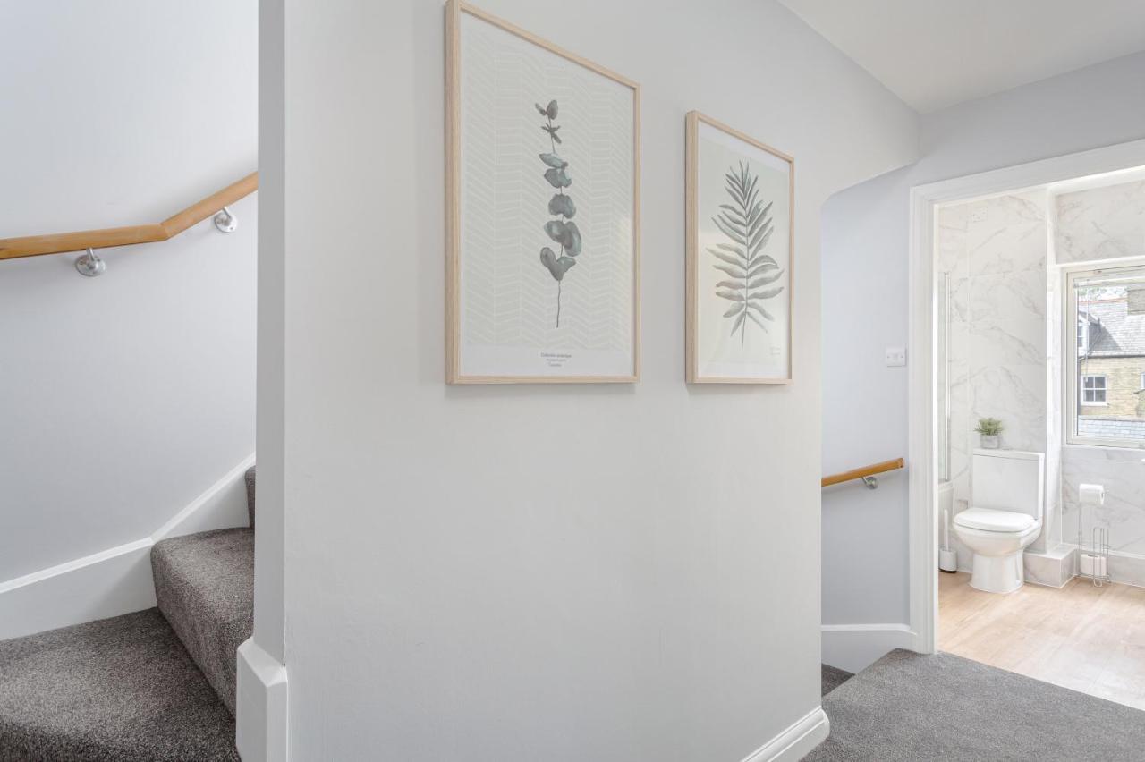 3 Bedroom Jesus Green Townhouse With Parking CBG Exterior photo