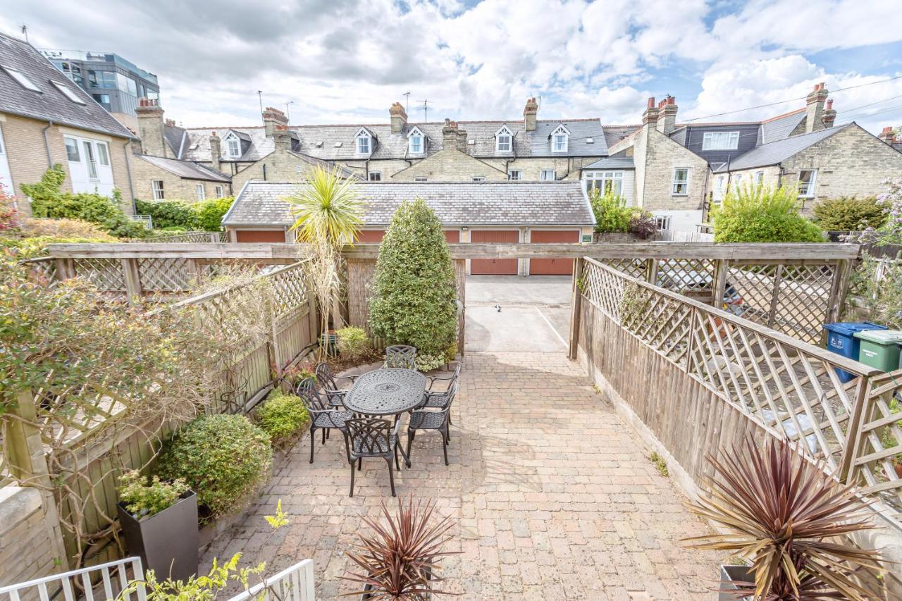3 Bedroom Jesus Green Townhouse With Parking CBG Exterior photo