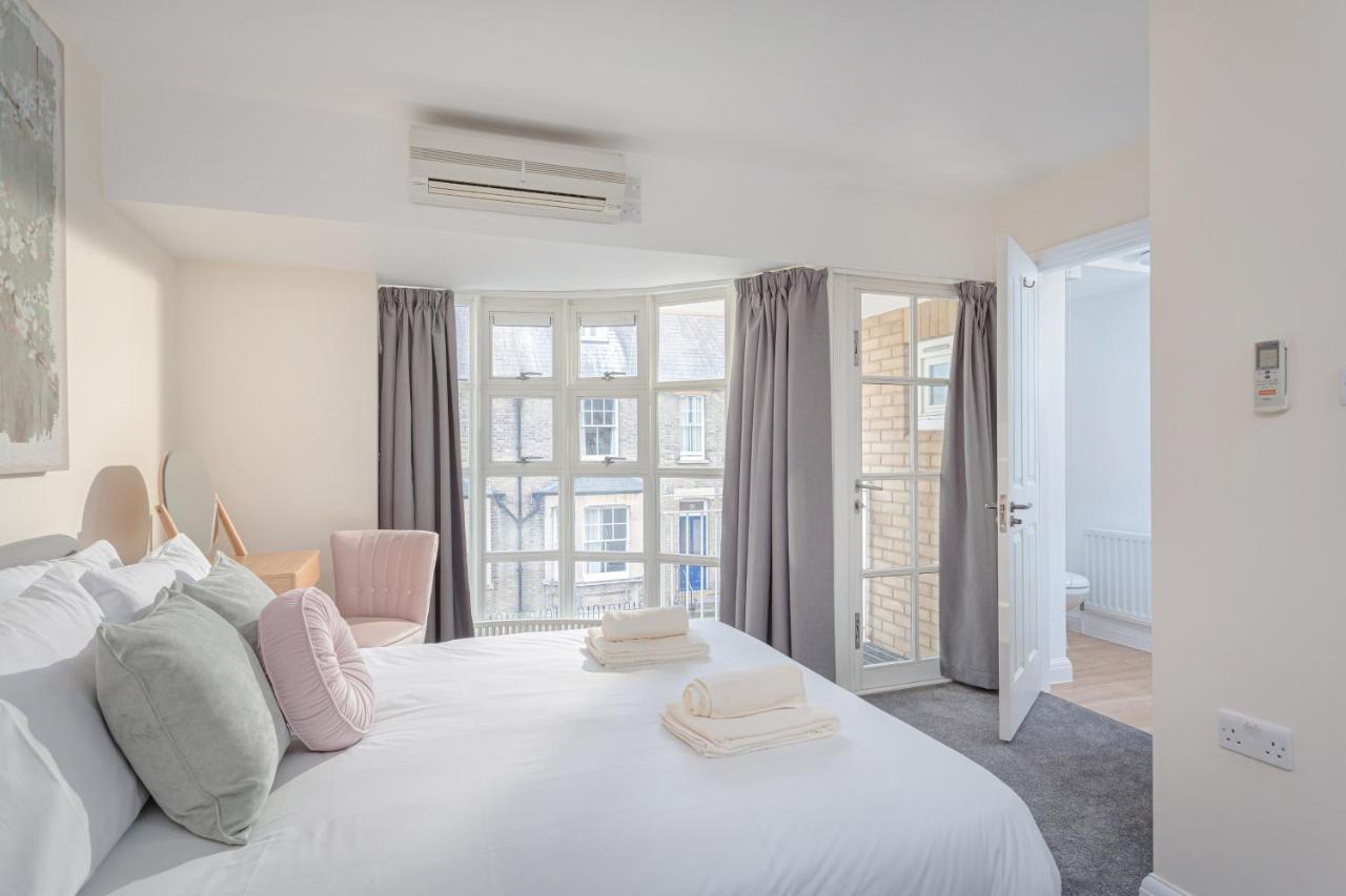 3 Bedroom Jesus Green Townhouse With Parking CBG Exterior photo