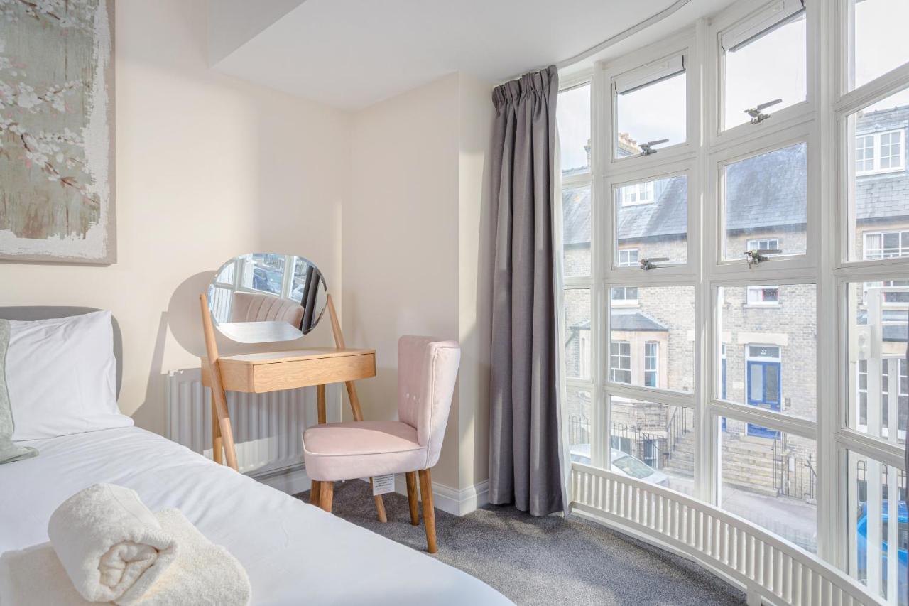 3 Bedroom Jesus Green Townhouse With Parking CBG Exterior photo